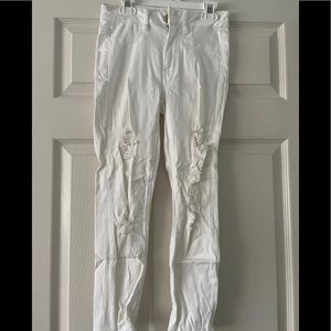 BARELY WORN WHITE DISTRESSED DENIM